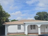 Building Photo - 526 SW 64th Ave
