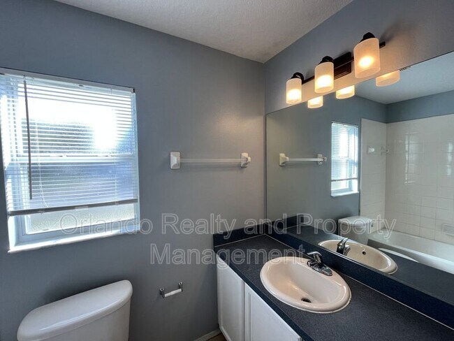 Building Photo - 2304 Hickory Pine St