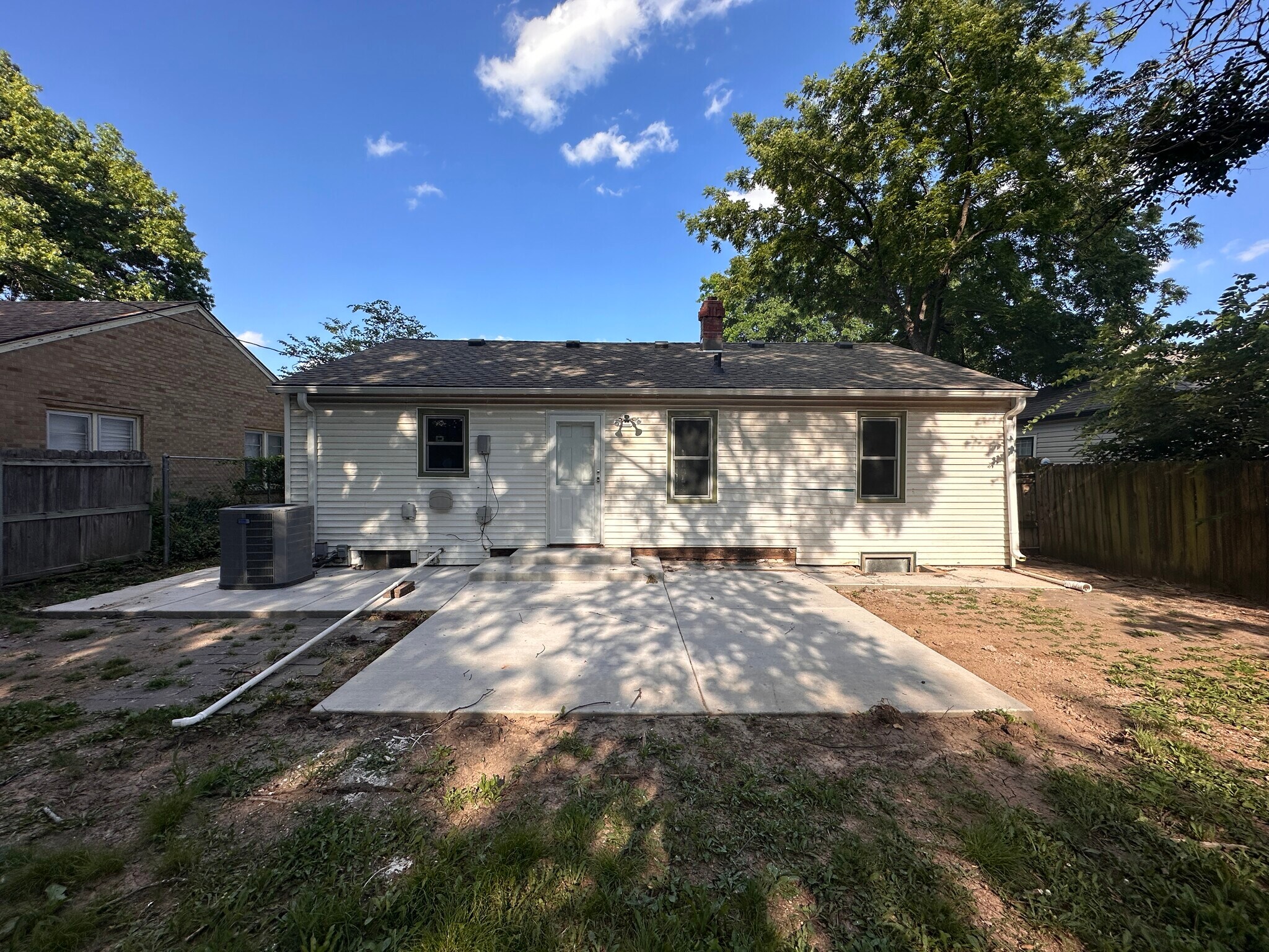 Building Photo - 847 N Terrace Dr