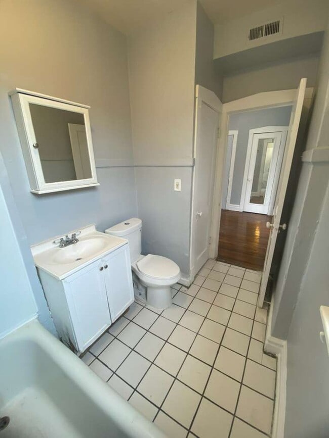 Building Photo - 5252 Roosevelt Rd