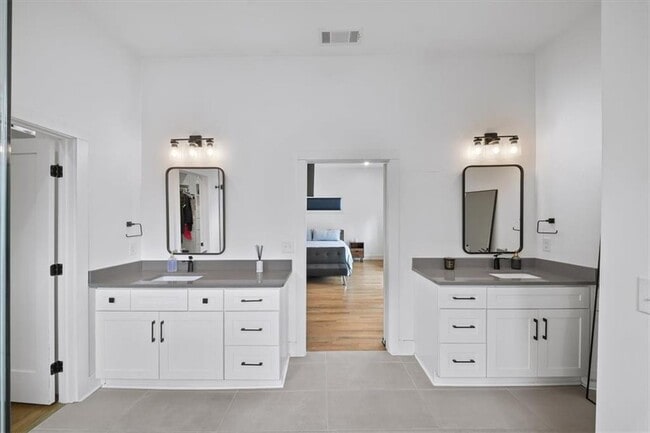 Building Photo - 1846 Rogers Ave SW