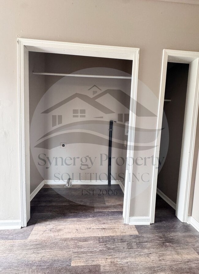 Building Photo - Lamberton Ave 21