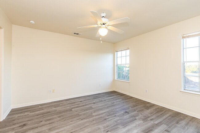 Master Bedroom - 3001 Whisper Oaks Ln