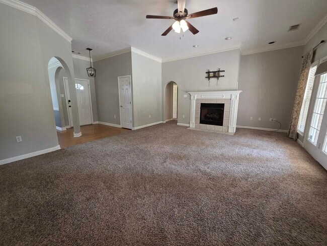 Building Photo - 995 Williamsburg Dr