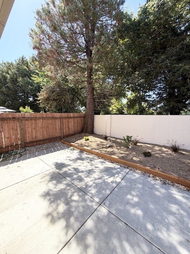 Building Photo - 151 Francis Cir