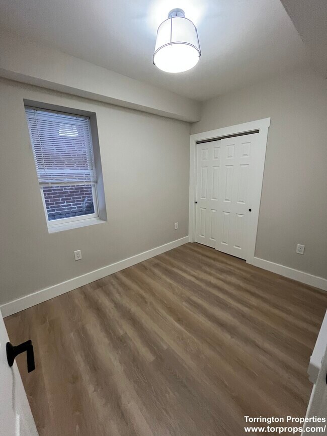 Building Photo - 17 M St