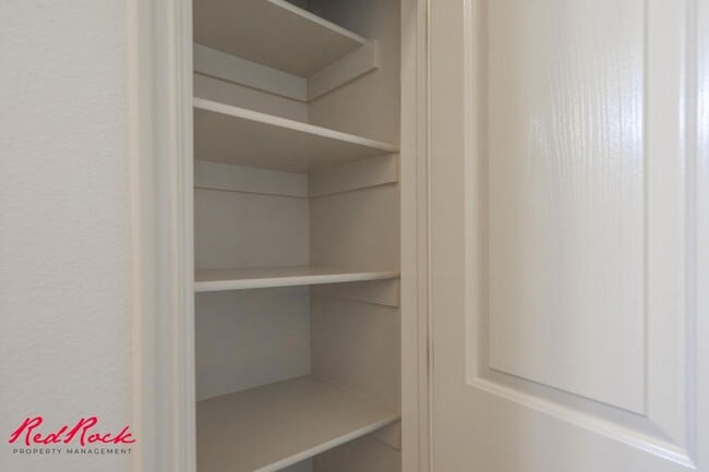 Building Photo - Partially Furnished 3 Bedroom Home with Co...