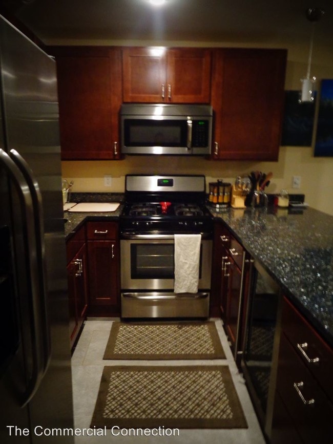 Building Photo - 2200 Harriet Ave