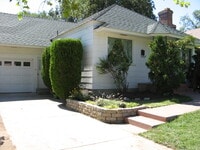Building Photo - 324 Caliente St