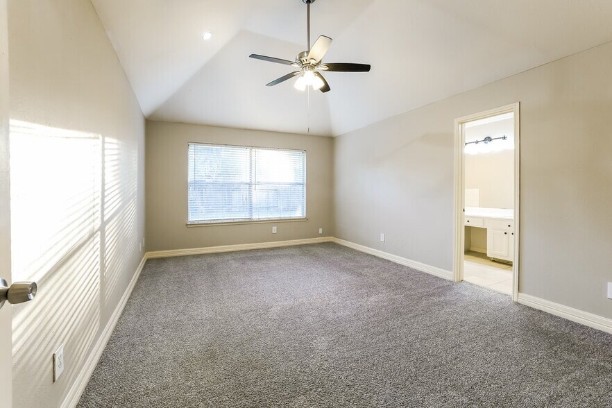 Building Photo - 18626 Droitwich Dr