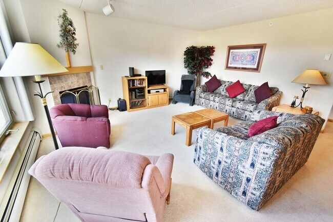Building Photo - Long Term Rental- Towers at Lakepoint #208