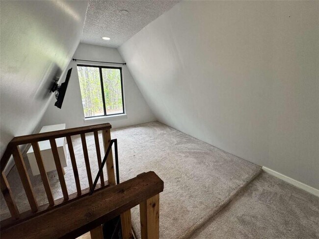 Building Photo - 2475 Hawk Creek Trail