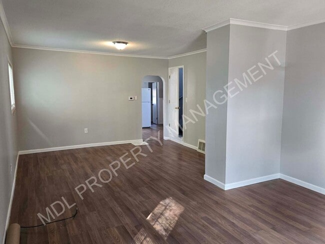 Building Photo - Spacious 3-Bedroom Home