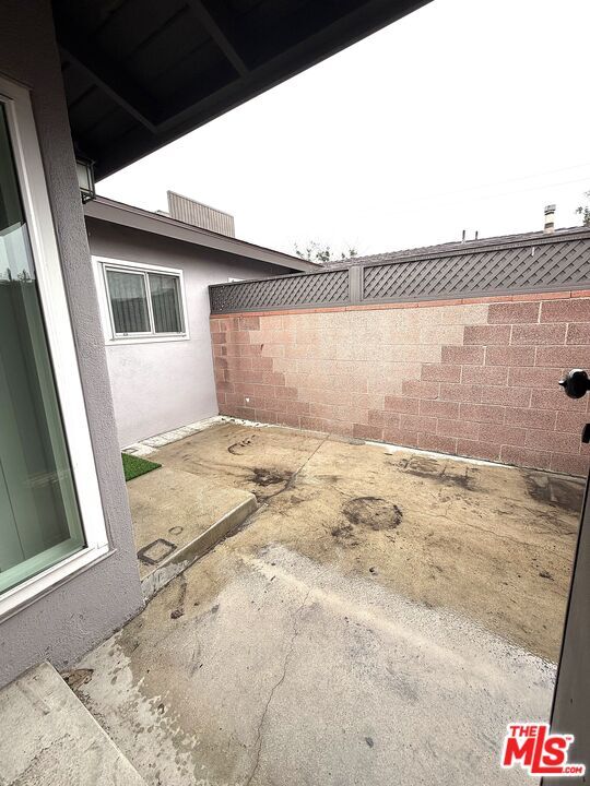 Building Photo - 10509 S Van Ness Ave