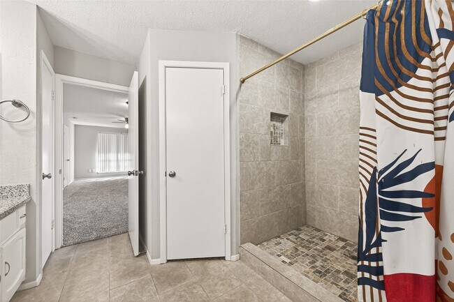 Building Photo - 927 Comstock Springs Dr