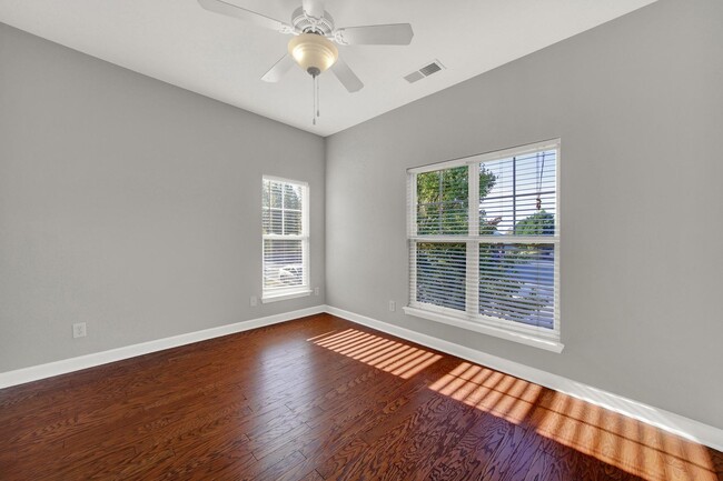 Building Photo - Two Story Corner Townhome