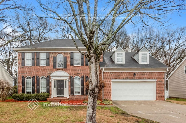 Building Photo - 1327 Yorkshire Pl NW