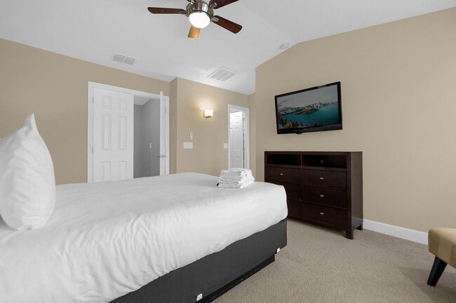 Building Photo - Luxury Resort Townhome Now for Lease
