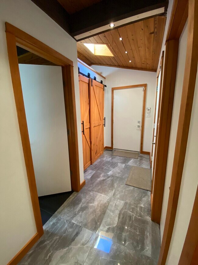 Building Photo - 141 Hunters Trce