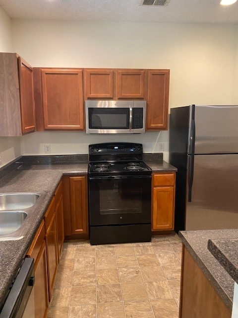 Building Photo - Very Nicely Renovated townhome in the Cony...