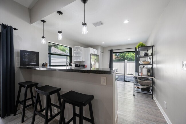 Building Photo - 2482 Bedford Mews Dr