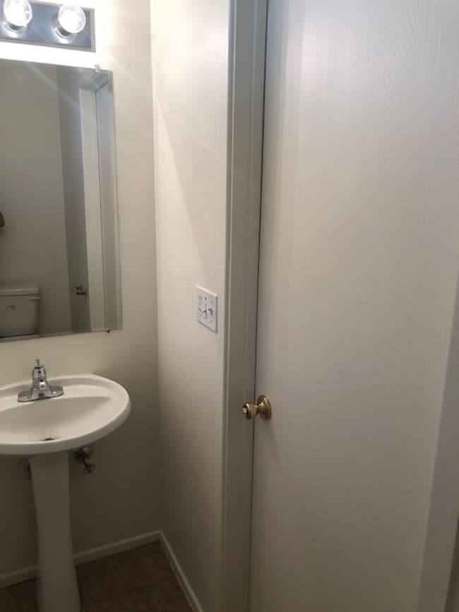 Building Photo - 336-2 E Limberlost-