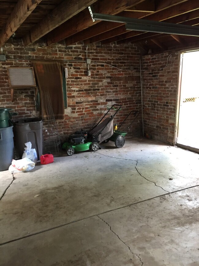 Building Photo - Ranch House for Rent