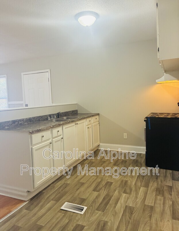 Building Photo - 807 Shaver St