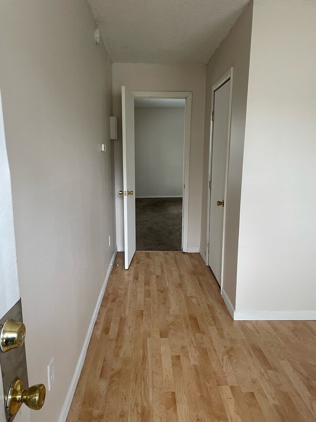 Building Photo - 209 W Beardsley Ave