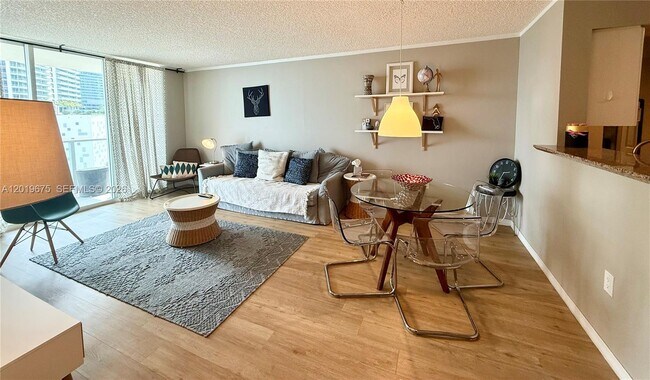 Building Photo - 1155 Brickell Bay Dr