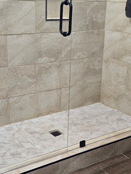 Building Photo - 1437 Pine Ln