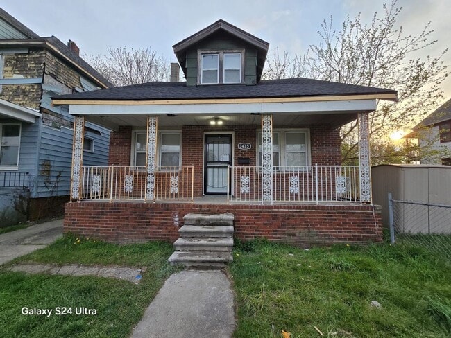 Primary Photo - Renovated 3-Bedroom Home – We Welcome Sect...