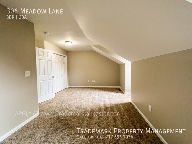 Building Photo - Spacious 3 Bedroom 2 Bath Town Home