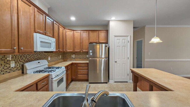 Building Photo - 19 Denby Cir