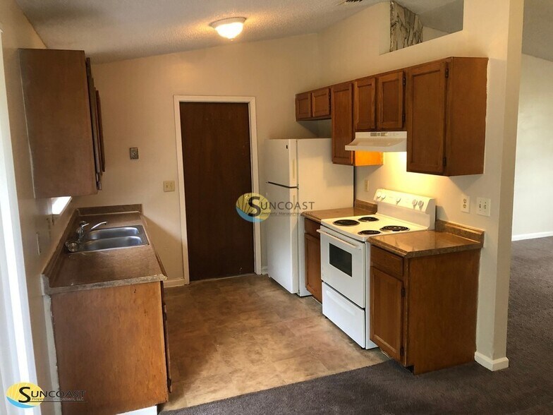 Building Photo - 2409 Justin Rd E