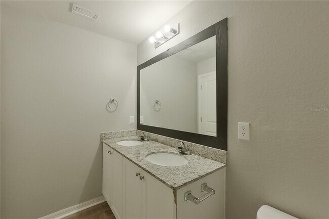 Building Photo - 2227 NW 11th Ct