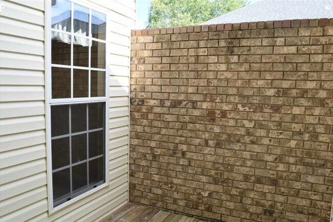 Building Photo - 203 Lancaster Ln