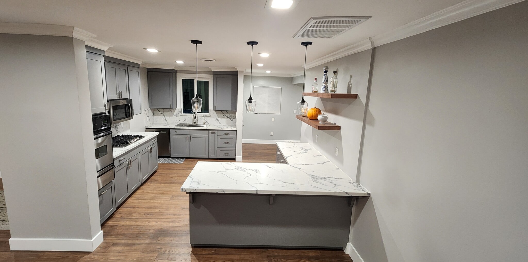 Kitchen - 1112 N Lake Ave