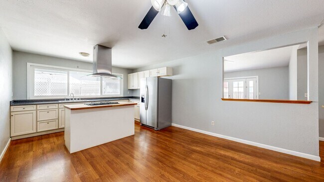 Building Photo - 8690 Lords Manor Way