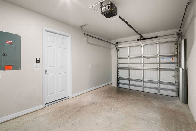 Building Photo - 341-343 Reeves St