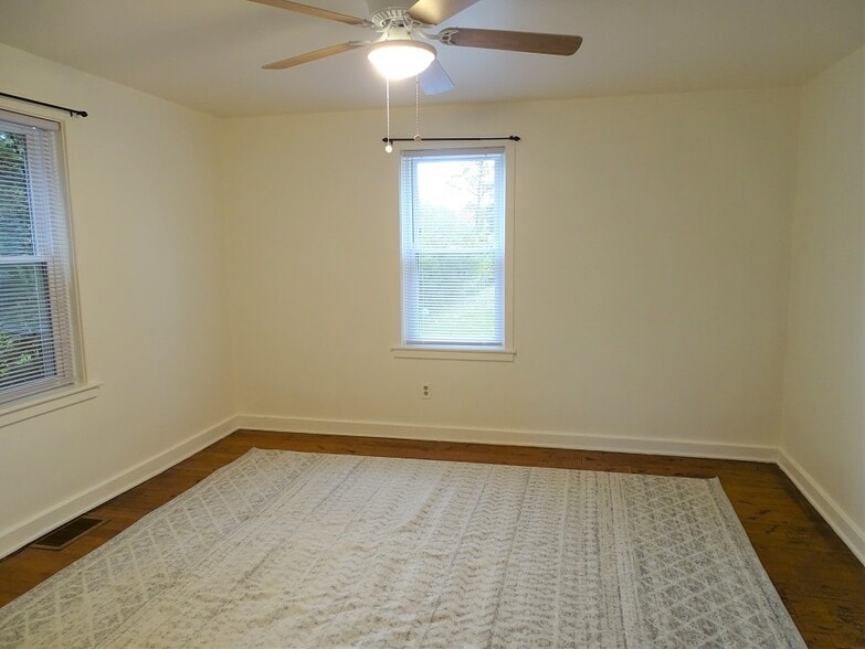 Building Photo - 160 Mechanic St