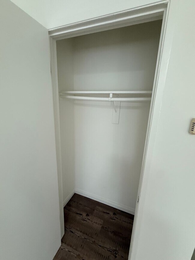 Building Photo - 4 bedroom home in LB with Large backyard now ready to rent!