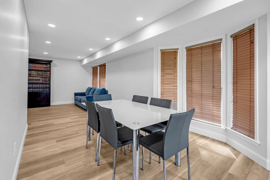 Building Photo - 6 Cattail Dr