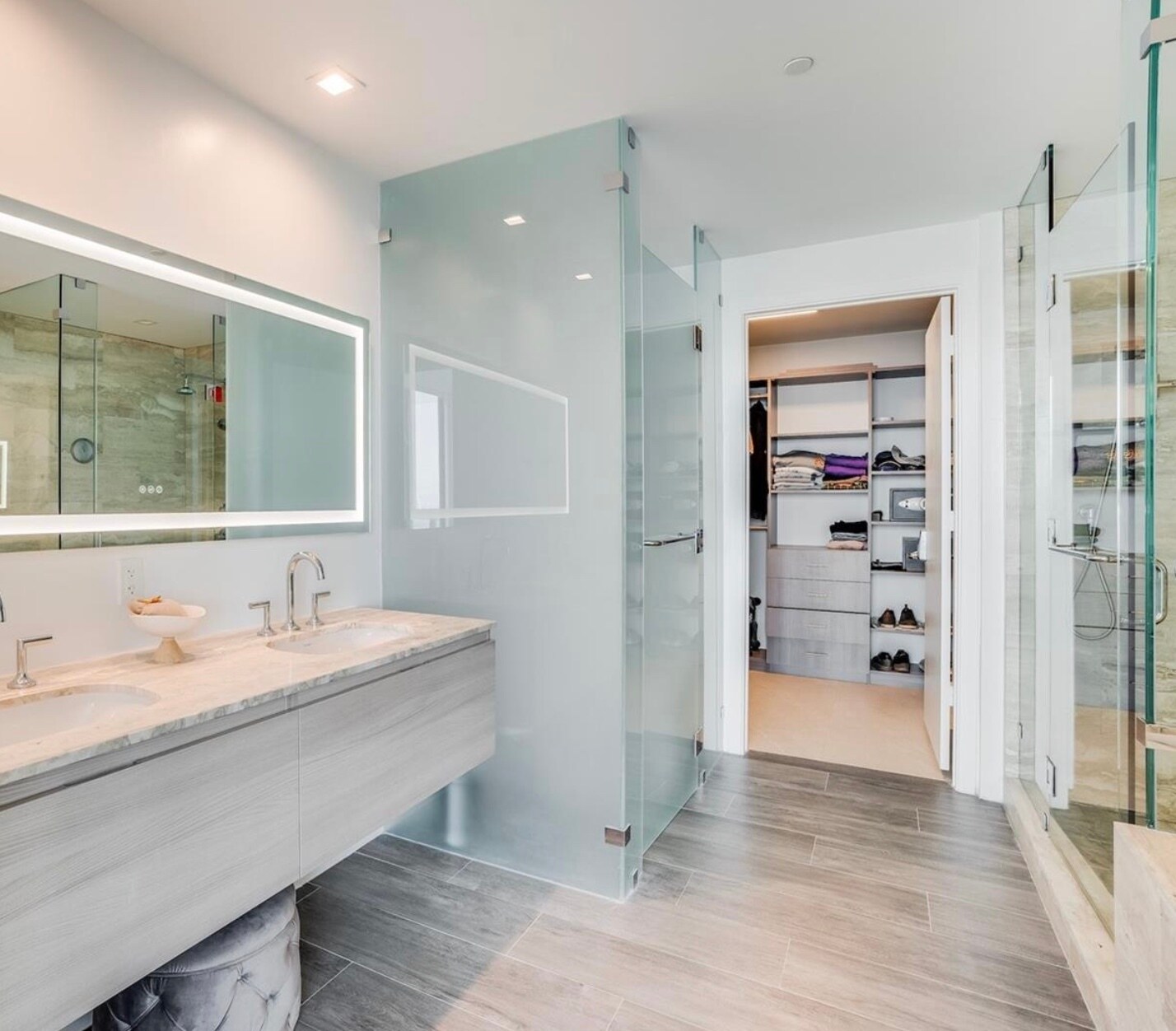 Building Photo - 2900 NE 7th Ave