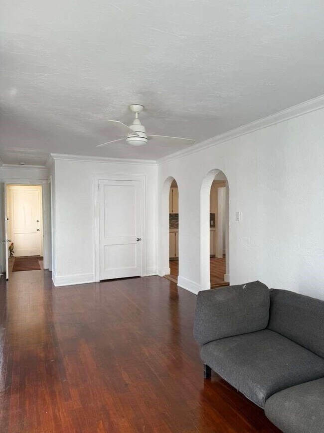 Building Photo - 817 Tyler St