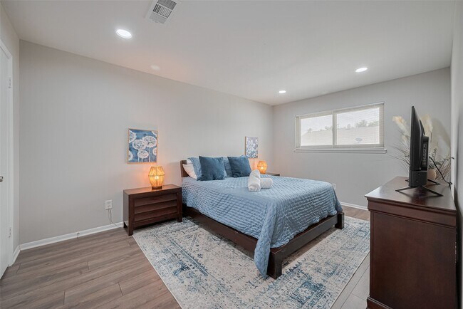 Building Photo - 14688 Perthshire Rd