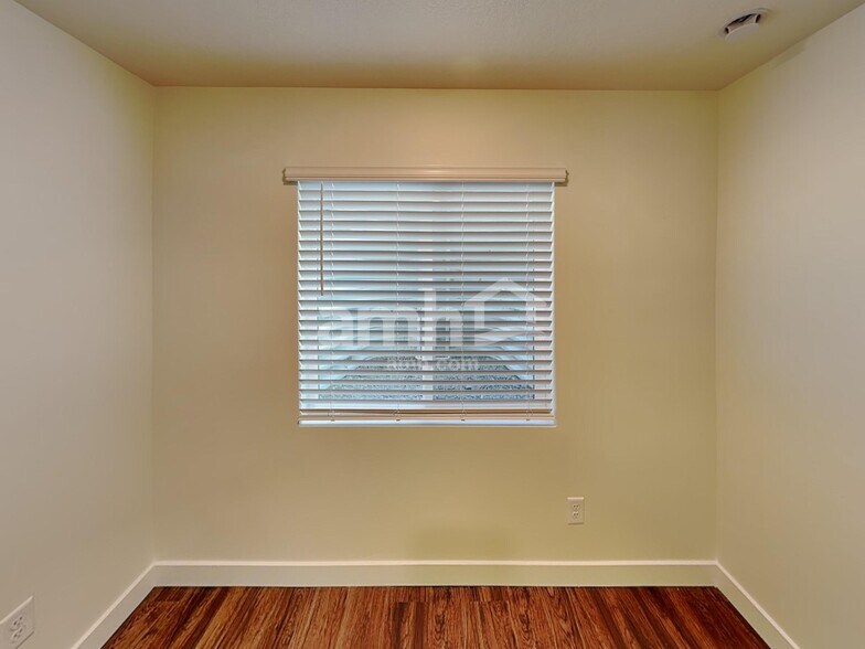 Building Photo - 8964 S John Annie Ln