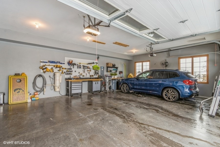 Building Photo - 3744 Lacina Dr SW