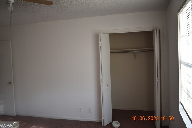 Building Photo - 4934 Log Cabin Dr