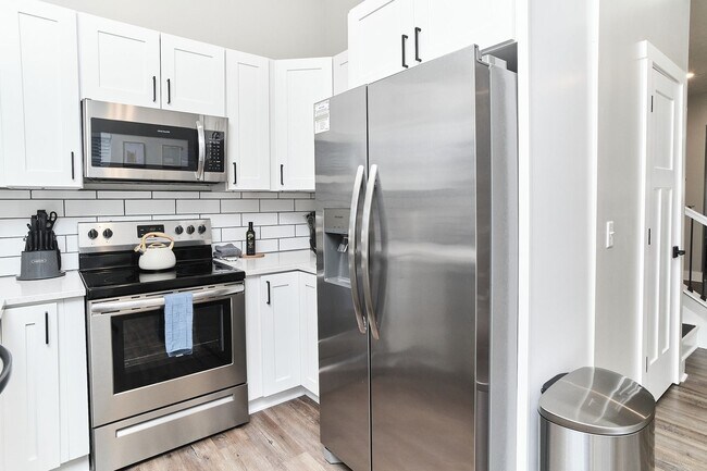 Building Photo - Fully Furnished 2BD Duplex in the Heart of...